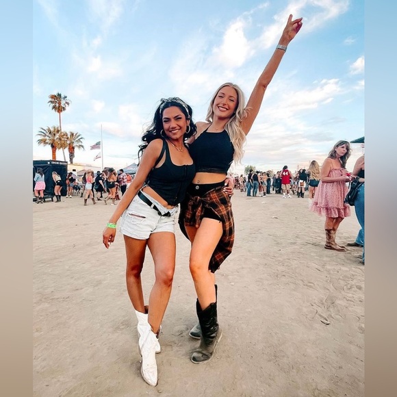 Hi! I’m Michelle 💖 I’m so happy you’re here! 😊 - Picture 2 of 4